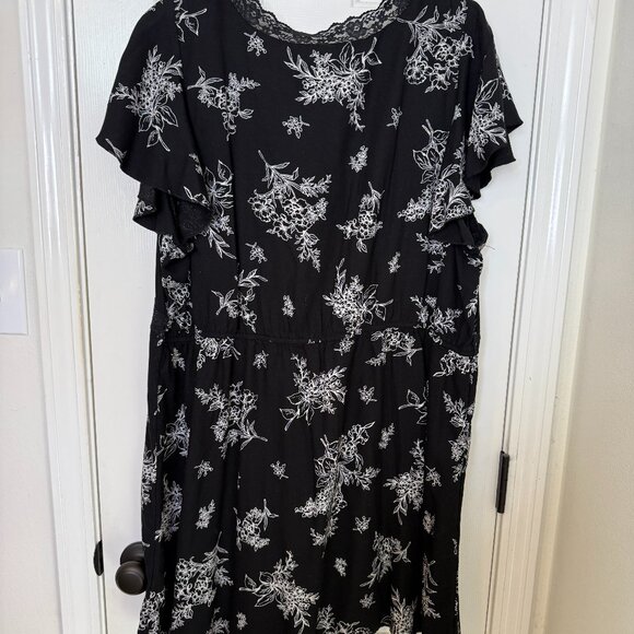 Black floral lace dress - Picture 2 of 6